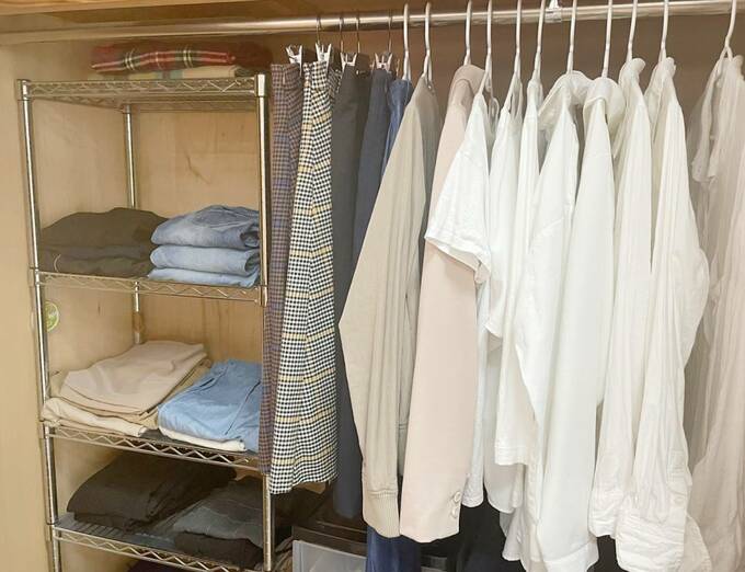 すっきりと機能的なクローゼット