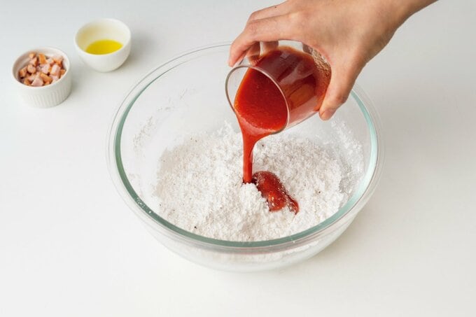 パンの材料に追加を加えよく混ぜる