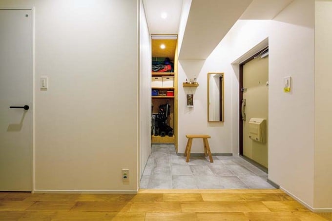 トイレを取り込んで拡張した玄関
