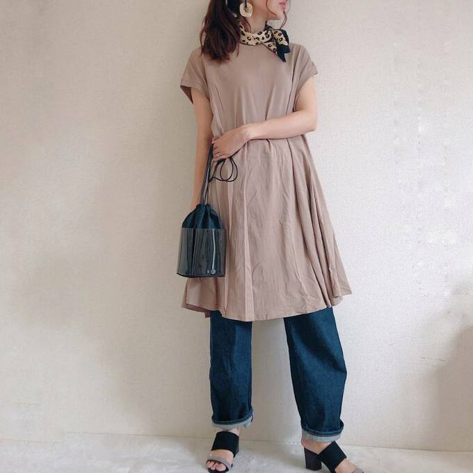 首に巻いてゆるっとコーデのアクセントに！