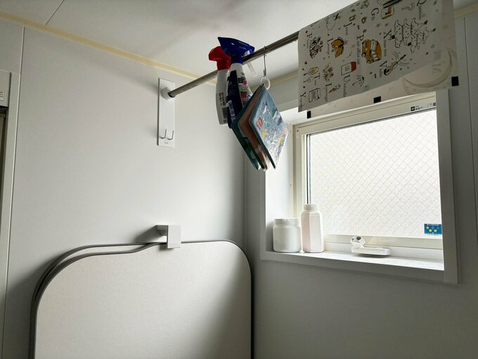 浴室用のマグネットホルダーに物干し竿を設置