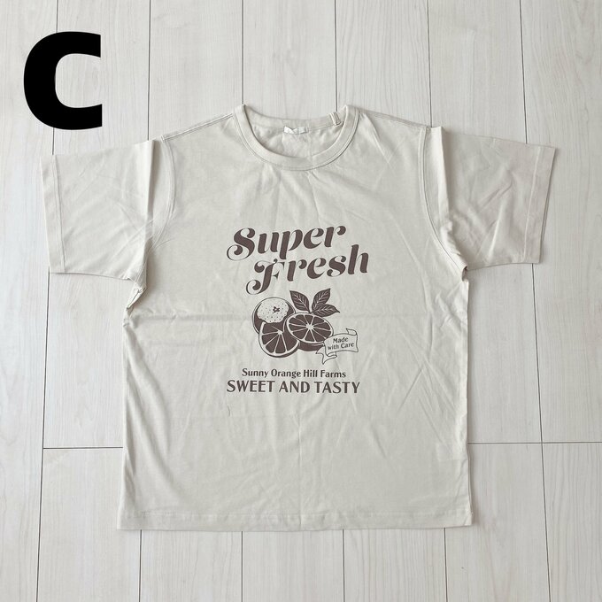 C:グラフィックT(990円)
