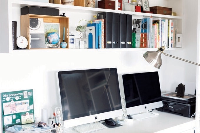 PCのディスプレイがきれいに収まるように造作したワークスペース