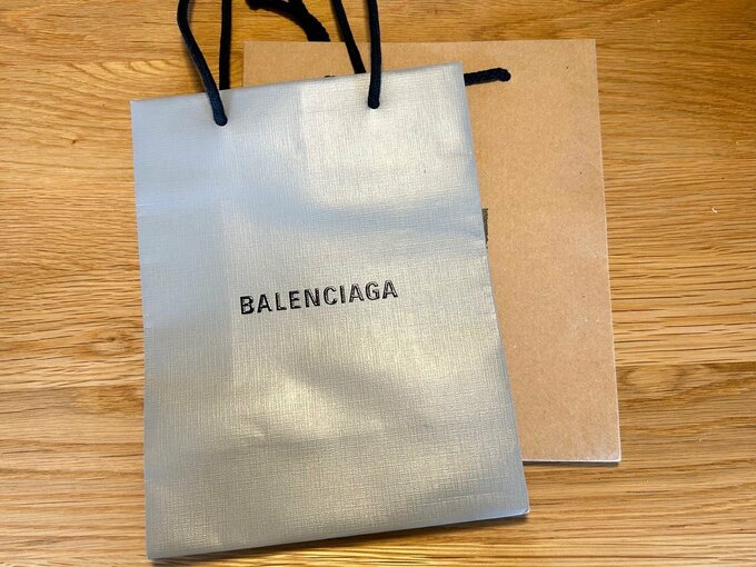 ブランドものの紙袋