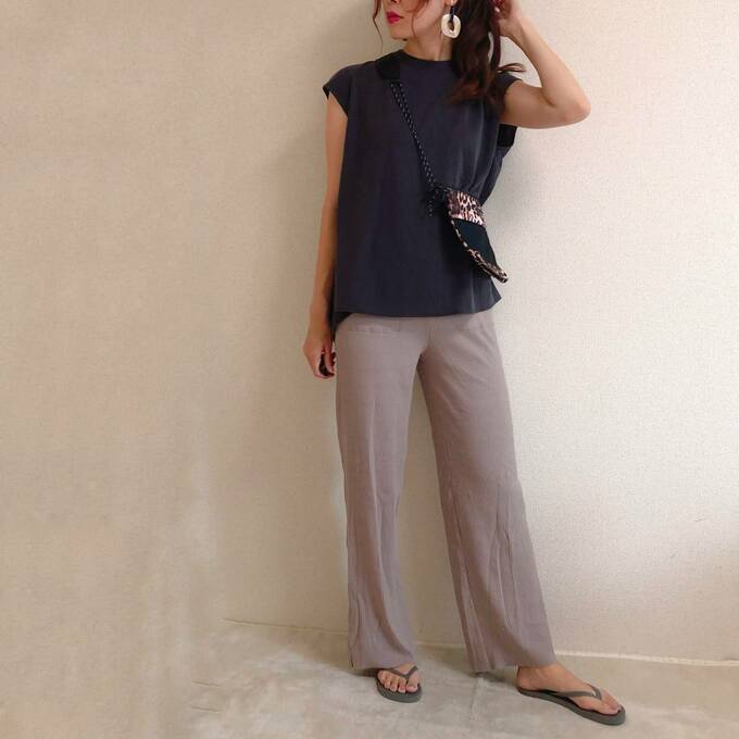 リブパンツと合わせたリラックススタイル