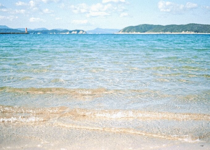 海の向こう
