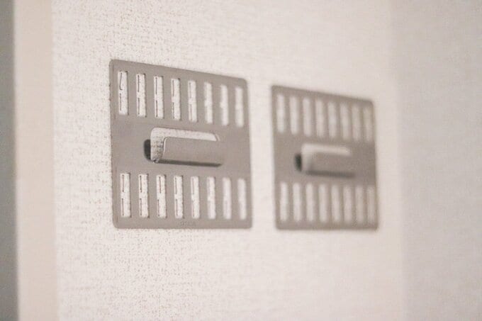 石膏ボードの壁にホ目立つ傷をつけることなく、棚が設置できる