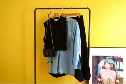 最高の「1セットの服」を575日間着続けたスタイリスト。制服化で服選びの失敗がなくなり、身軽に