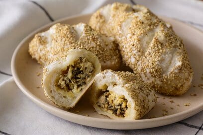 米粉でつくる「塩昆布クリームチーズパン」のレシピ。1時間で焼きたて、むっちり食感がおいしい