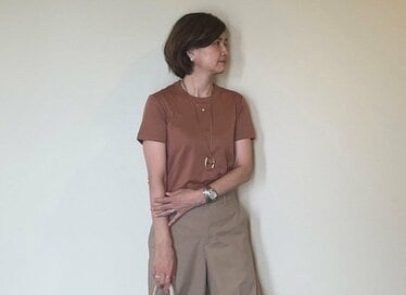 50代、「ユニクロユーのTシャツ」コーデ3つ。思わず2色買った万能アイテム