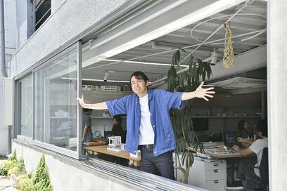 家好き芸人、アンガールズ・田中さんが建築家の自邸を突撃取材／加藤匡毅邸