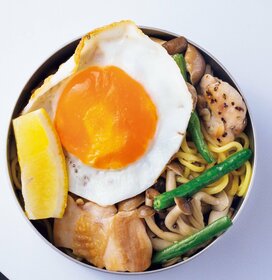 10分でできる焼きそば弁当。フライパンに入れたら「ほったらかし」で簡単