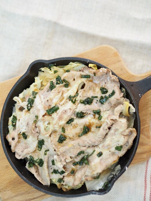 豚肉と白菜の重ね蒸し。ネギ塩だれがけ