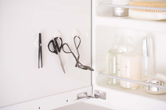 小物を引っかけて収納