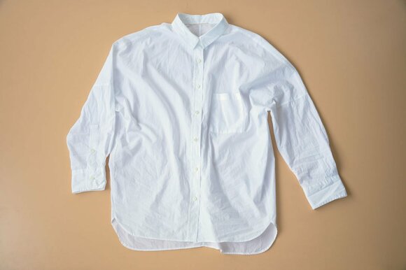 白シャツ