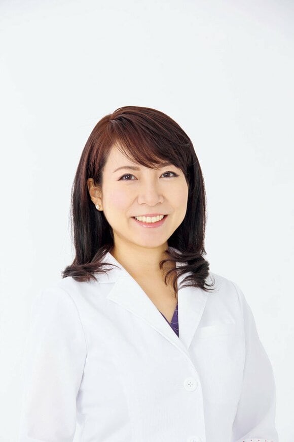 白衣女性