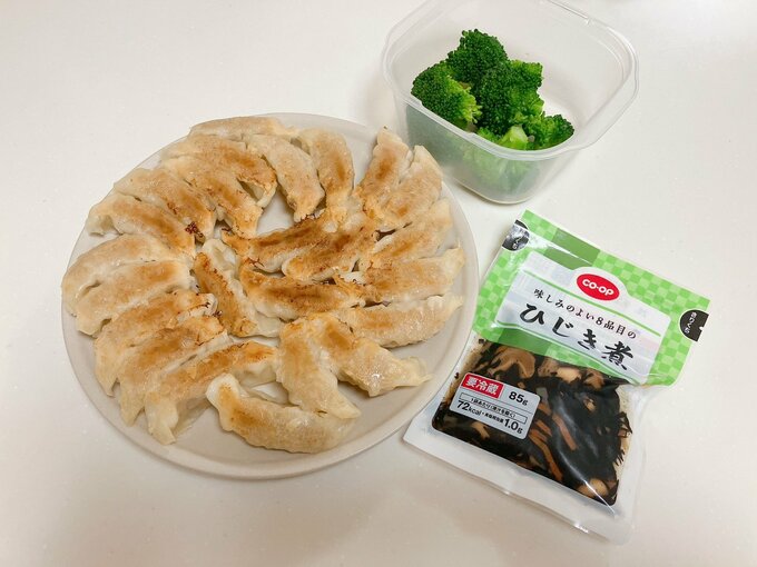 翌朝のお弁当に入れるおかずを温めておく図