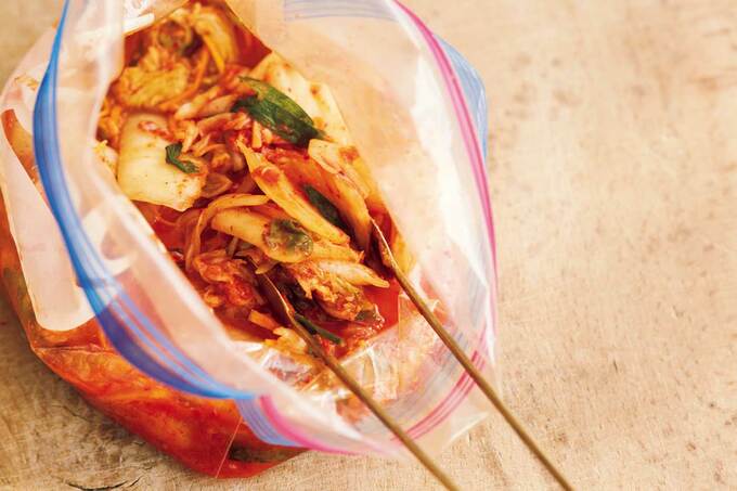 白菜キムチ取り出す画像