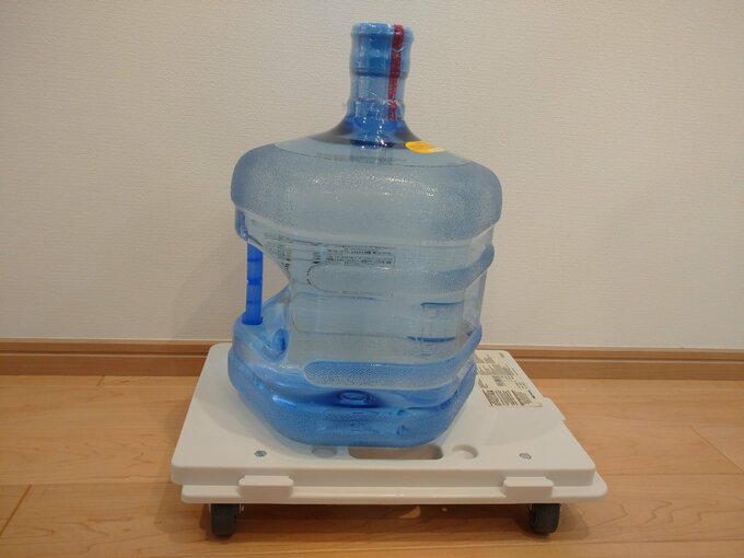 12リットルの水ボトル