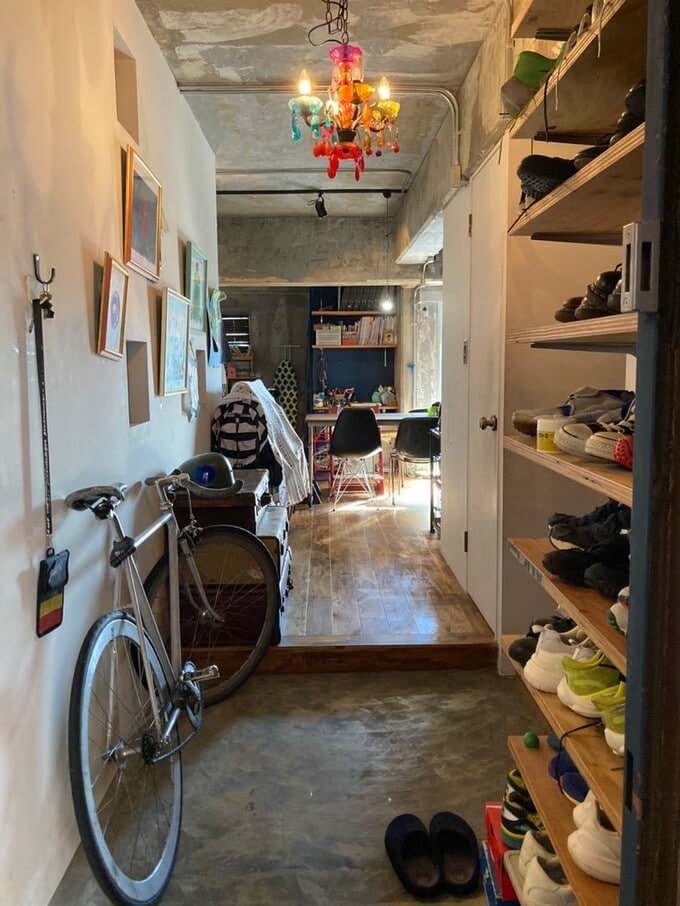 玄関から丸見えのリビング