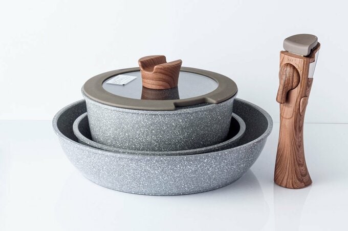 重ねたフライパン