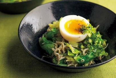 笠原将弘さんの「ゆでキャベたま」レシピ。キャベツ×とろ～り半熟卵の組み合わせが激うま