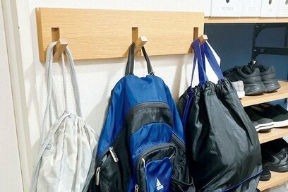 収納のプロが愛してやまない「無印良品アイテム」3選。3連フックはリュックをかけるのに便利