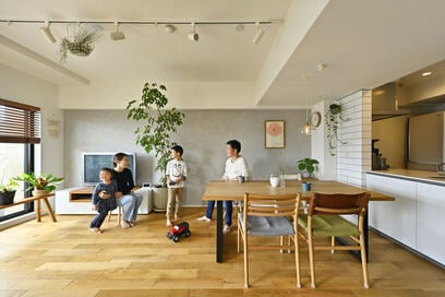 玄関土間とウォークインクローゼットで片づく家に！テレワークもしやすいマンションリノベ