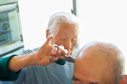 栃木の105歳おばあちゃん理容師。元気でいられる日々のルーティン