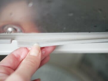 洗った服がくさい！原因は「洗濯機」かも。梅雨前に掃除したい4つのポイント