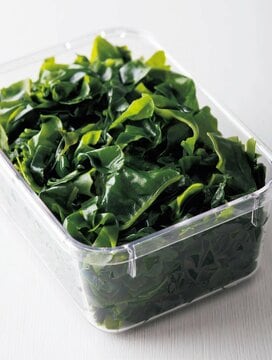乾物「カットわかめ」で一品料理。不足しがちな海藻をたっぷり食べられるレシピ