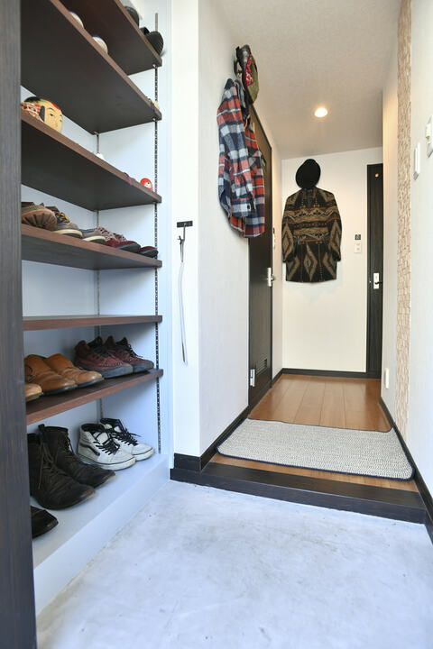 モルタル仕上げの玄関土間