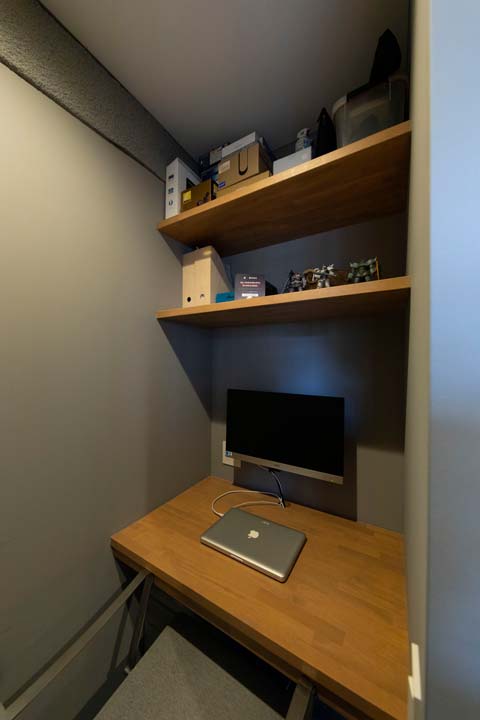 土間スペース奥にある夫の書斎