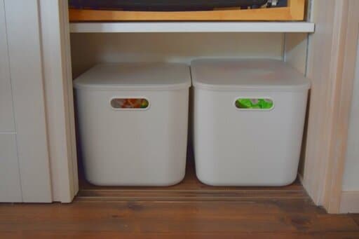 最下段におやつやインスタント食品をストック