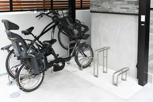 ステンレス製のガッチリしたサイクルラックを設置