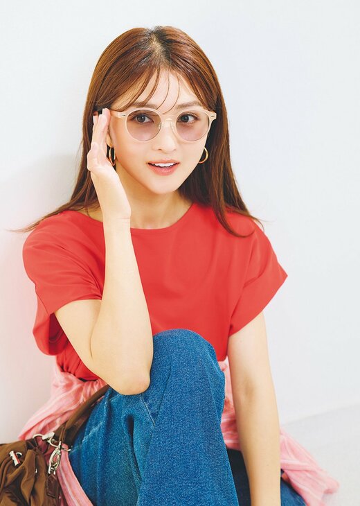サングラスをかけた女性