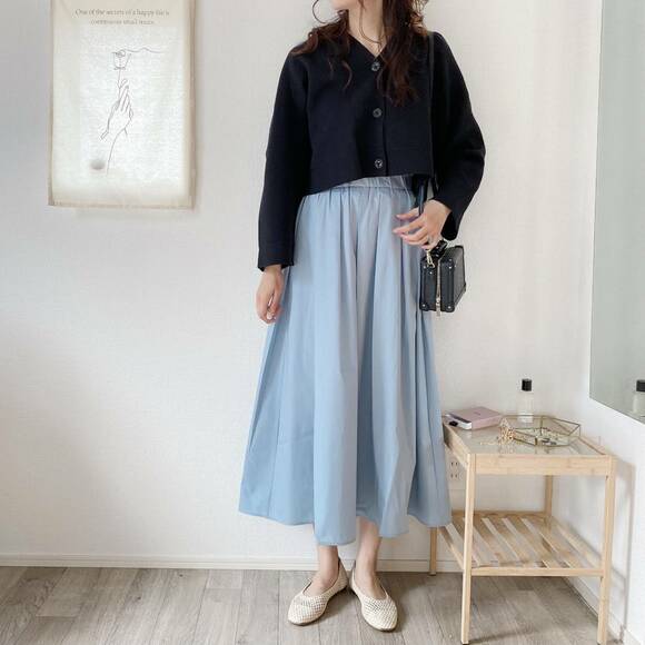 Vネックのカーディガンをトップス風に着たコーデ