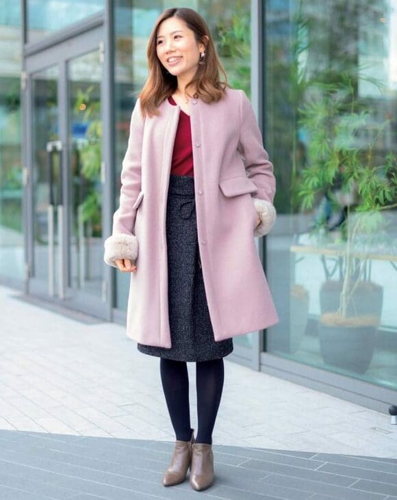 ピンクコート女性