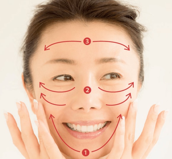 薬指を動かし 汚れとなじませる