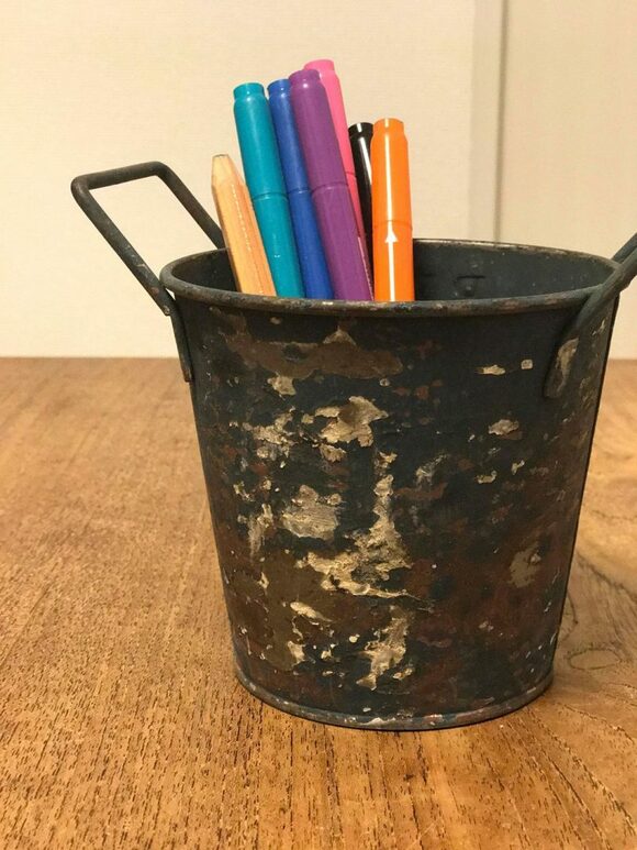 ブリキ缶ペン立て