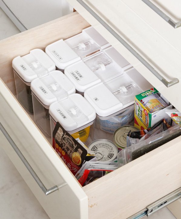 ラベルをはり、引き出しの中に立てて収納