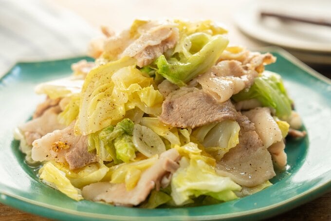 春キャベツと豚肉のガーリック蒸し煮