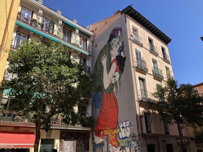 美術館のような絵画