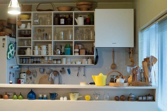 北欧食器のためにカスタマイズした食器棚