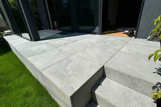 タイルデッキの床面