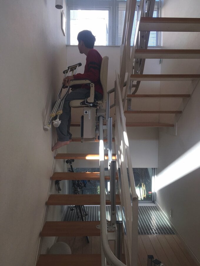 昇降機を取りつけた階段