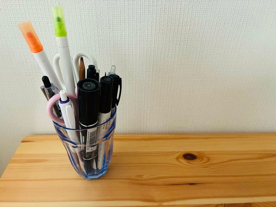 家がきれいな人がやっている「文具収納の工夫」3つ。定番アイテムを厳選し、分散させると快適に