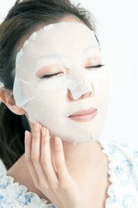 週に一度、冷蔵庫で冷やしたシートマスクでスペシャルケア