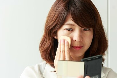 誤ったスキンケアがテカりを招く！夏の肌の悩みを即解決するポイント