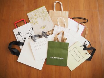 「いつか使うかも」こそ手放しどき。紙袋や試供品…家がきれいな人が、年末に見直すもの4つ